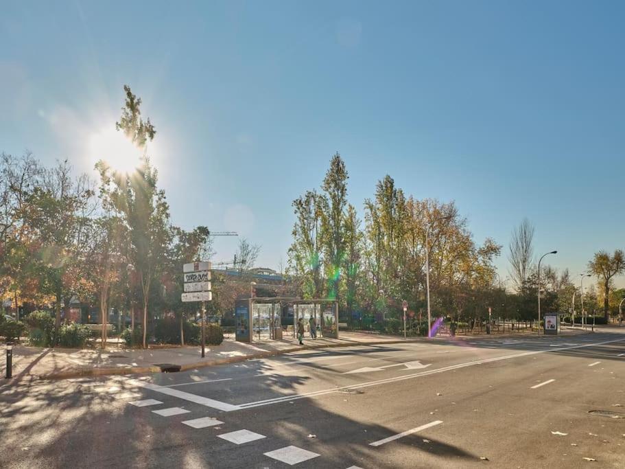 Appartamento NEW Retiro recién reformado 10 min en metro a Sol, hasta seis personas Madrid Esterno foto